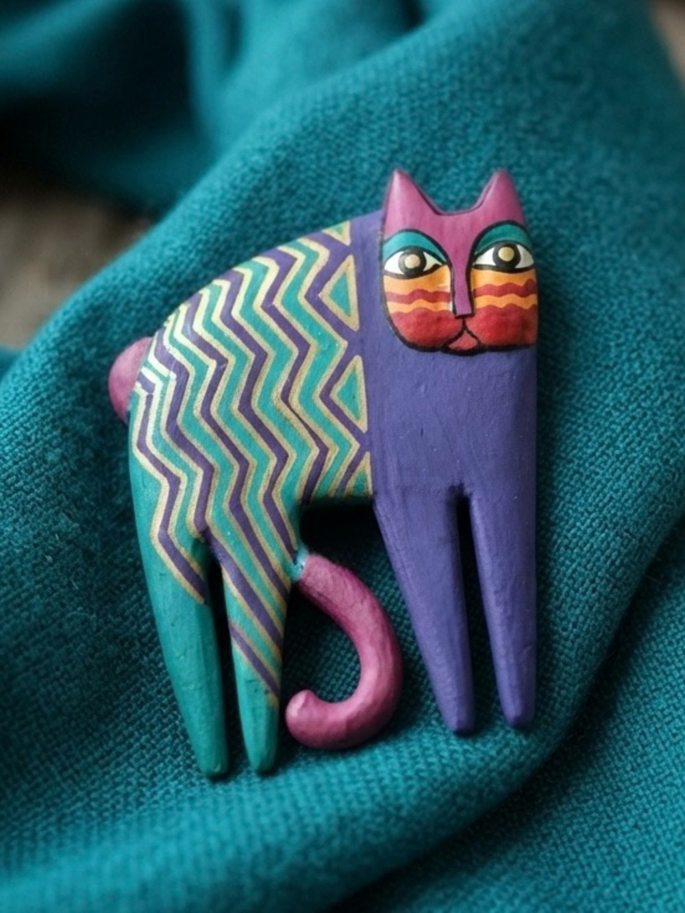 VTG Laurel Burch 1992 Signed Wood Whimsical Cat Brooch Pin Hand Painted Folk Art